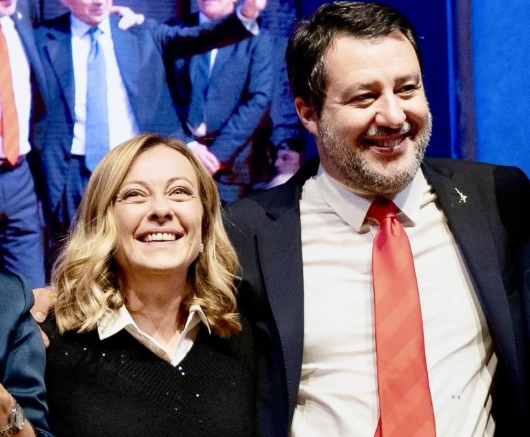 Meloni: “Avanti con Salvini, difendere i confini non può mai essere reato”