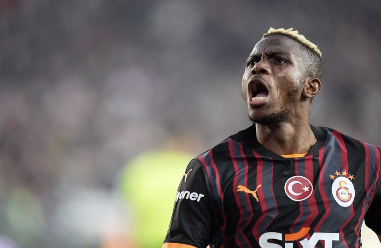 Il Psg chiama Osimhen, il Napoli può incassare 75 milioni