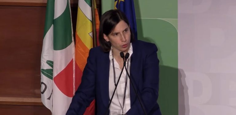 Schlein: “La destra pattina, gli italiani scivolano”