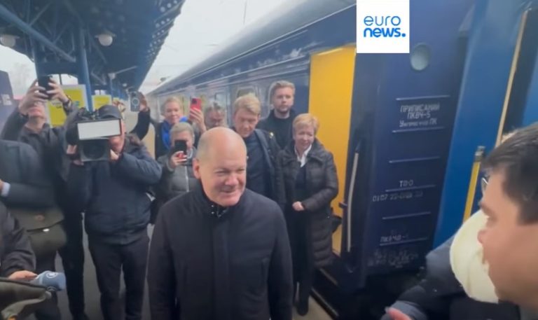 Ucraina, Scholz incontra Zelensky a Kiev