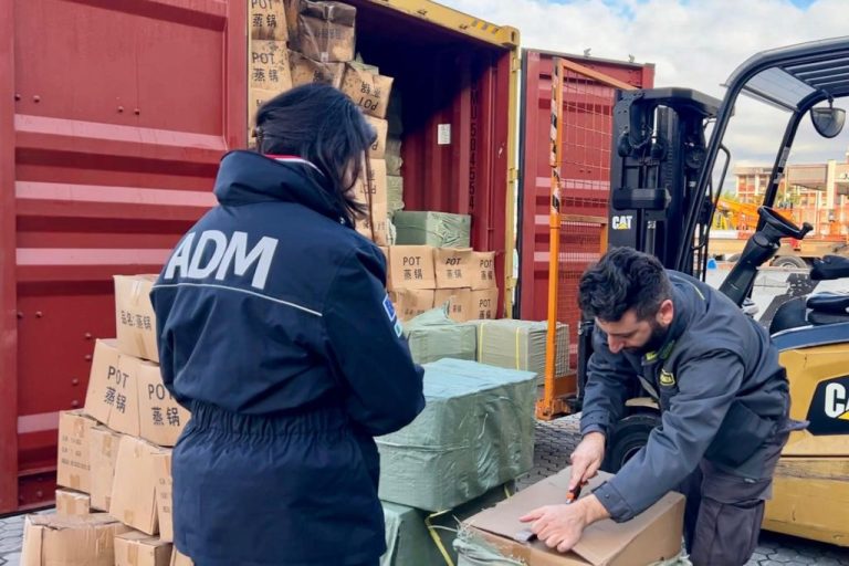Sequestrati fuochi pirotecnici illegali nel porto di Gioia Tauro