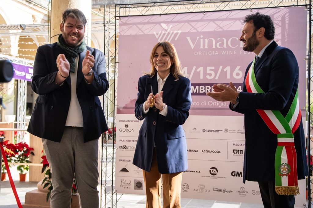 Vinacria-Ortigia Wine Fest, successo per la prima edizione a Siracusa 1 Silvano Serenari Giada Capriotti e Francesco Italia