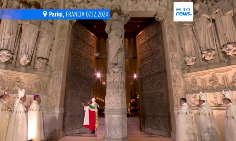 Parigi, la cattedrale di Notre Dame riaperta al culto 5 anni