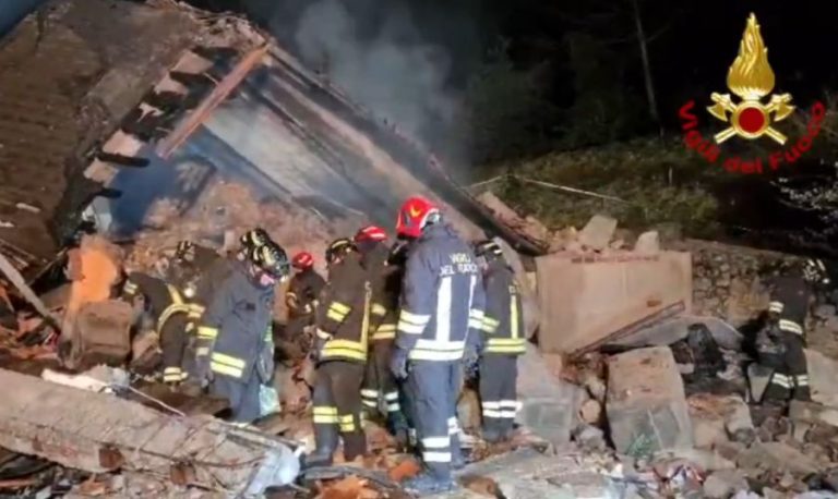 Crolla villetta per un’esplosione nel Lucchese, 1 morto e 1 disperso Crolla villetta per un’esplosione nel Lucchese, 1 morto e 1 disperso