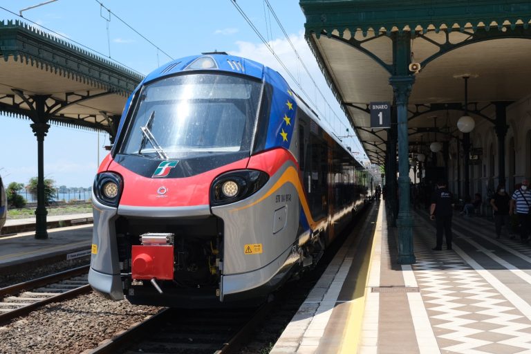 “Viaggi in Regionale”, c’è anche Taormina Line nella guida di Trenitalia e Lonely Planet