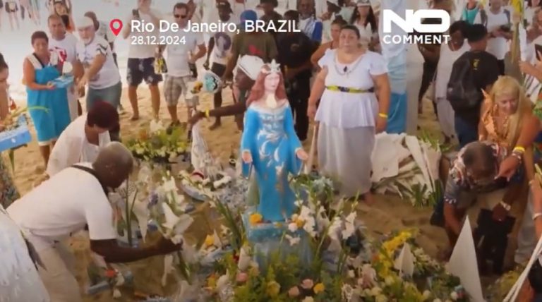 L’omaggio degli afro-brasiliani alla dea del mare per celebrare il 2025