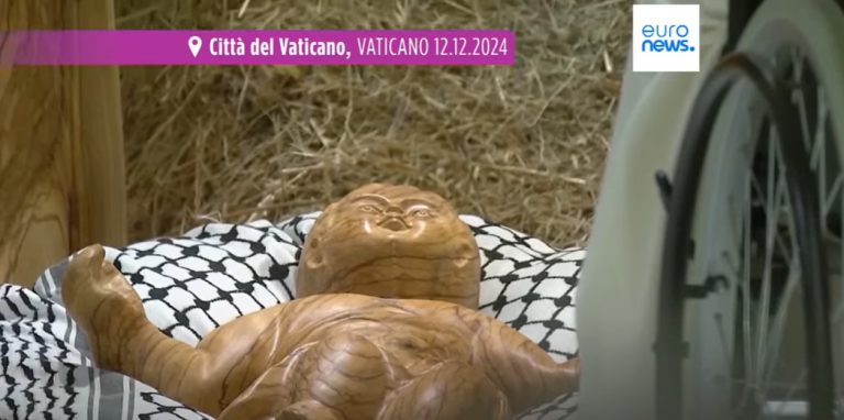 Presepe in Vaticano: rimosso il Gesù avvolto nella kefiah palestinese
