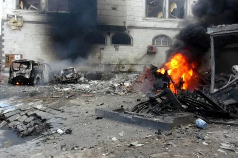 Raid Israele contro gli Houthi, 9 morti