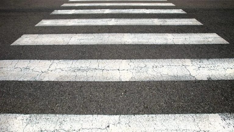 Ss1185 Taormina: Suv non si ferma sulle strisce, paura per una donna