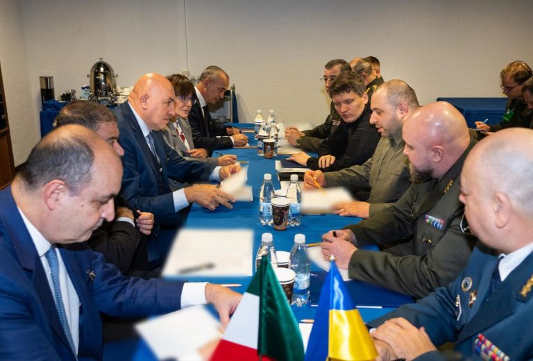 Ucraina, Crosetto a Ramstein: “Impegno per una pace giusta”