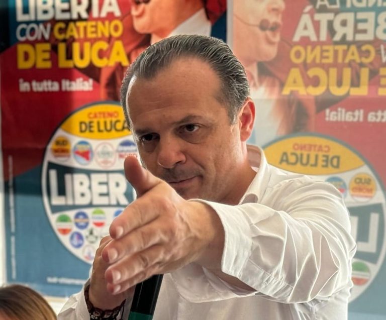 De Luca lancia il suo tour esplorativo: “Verso la Terra promessa…”