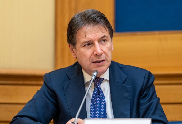 Conte: “Governo di incapaci pericolosi”