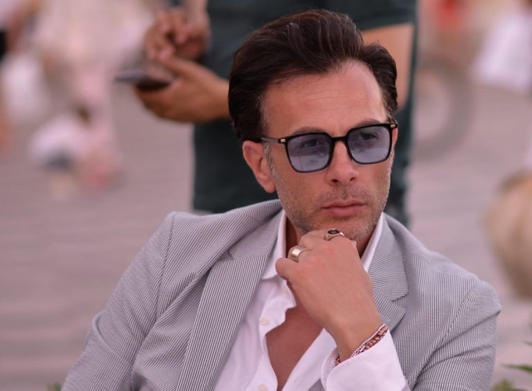 Da Taormina a Parigi, l’attore Antinoro fa incetta di premi con “Le Féministe”