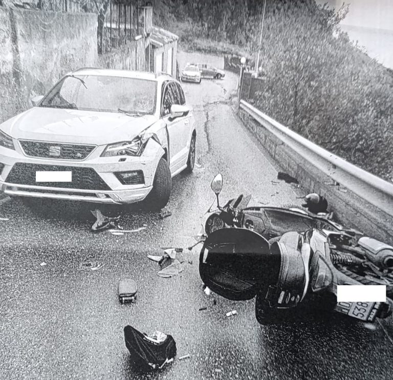 Taormina, scontro scooter-auto in Via Crocefisso: 29enne finisce in ospedale