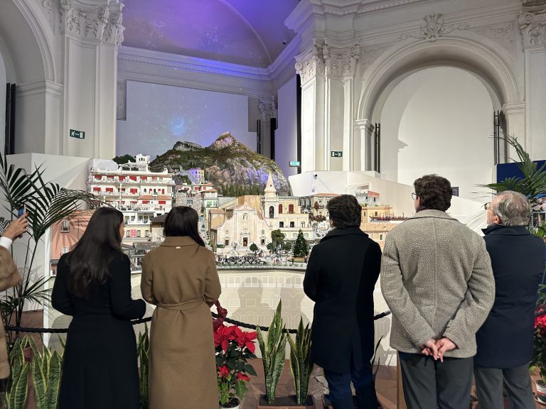 Taormina in Miniatura, boom di presenze all’esposizione del maestro Castorina Taormina in Miniatura, boom di presenze all’esposizione del maestro Castorina