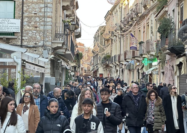 Turismo, Taormina saluta le feste con il pienone della Befana Turismo, Taormina saluta le feste con il pienone della Befana