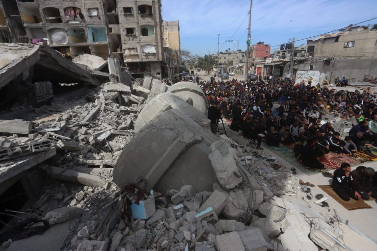 Israele-Hamas, raggiunta l’intesa per il cessate il fuoco. Trump: “Accordo epico”
