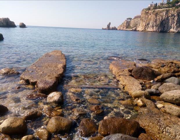 Isola bella Taglio ferri arrugginiti emergenti nel sito 2