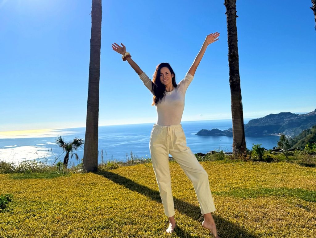 La showgirl Michela Coppa a Taormina: "Un angolo di cielo dove il tempo sembra fermarsi" 1 Michela Coppa 1