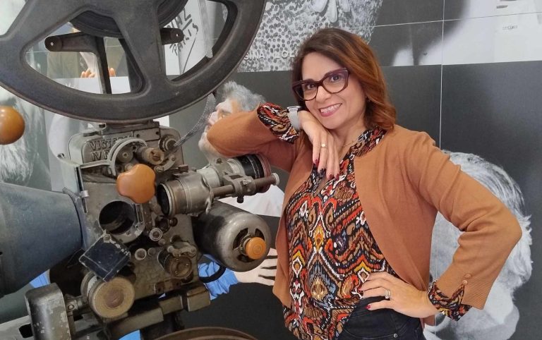 Monica Islanda porta in alto Taormina  con “Le Féministe”: l’attrice premiata a Parigi
