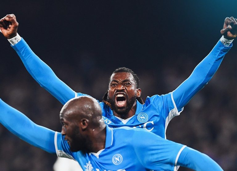Il Napoli affonda anche la Juve e vede lo scudetto Il Napoli affonda anche la Juve e vede lo scudetto