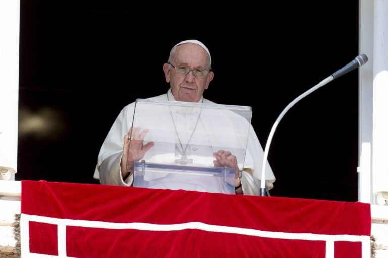 Papa Francesco: “Preghiamo per la pace, la guerra è una sconfitta”