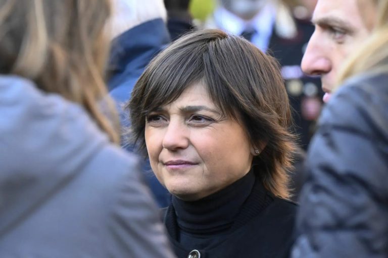 Serracchiani: “Meloni spieghi perchè ha liberato un criminale”
