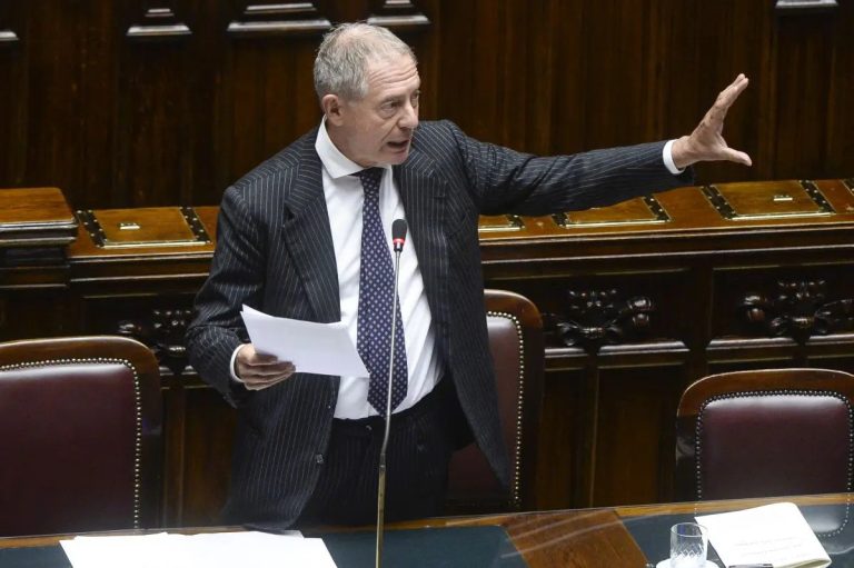Auto, Urso: “L’Ue faccia in fretta per evitare il collasso”