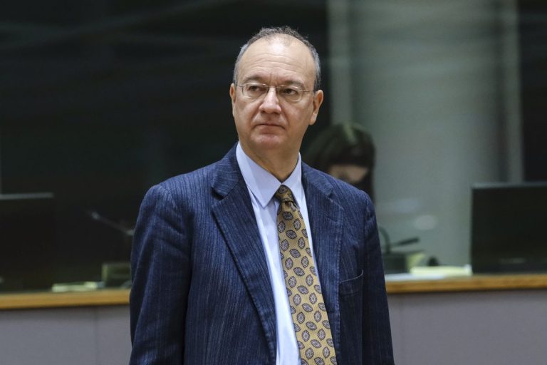 Scuola, Valditara: “Guardare indietro per costruire un futuro solido”
