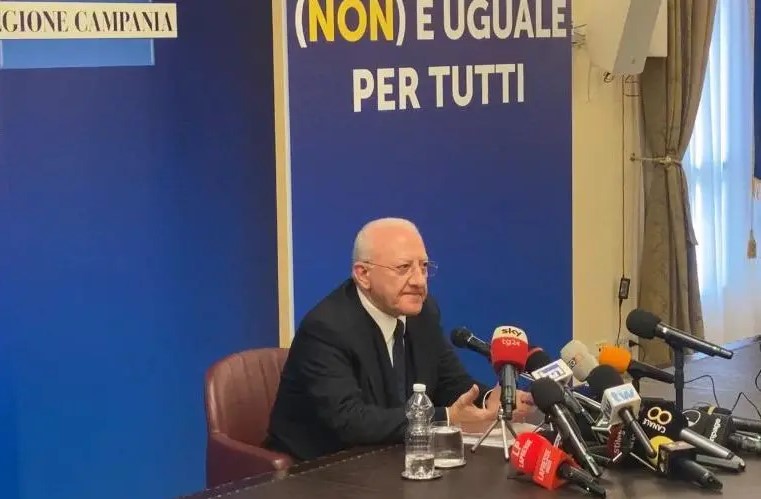 Vincenzo De Luca sfida il Governo sul terzo mandato: “Vado avanti”