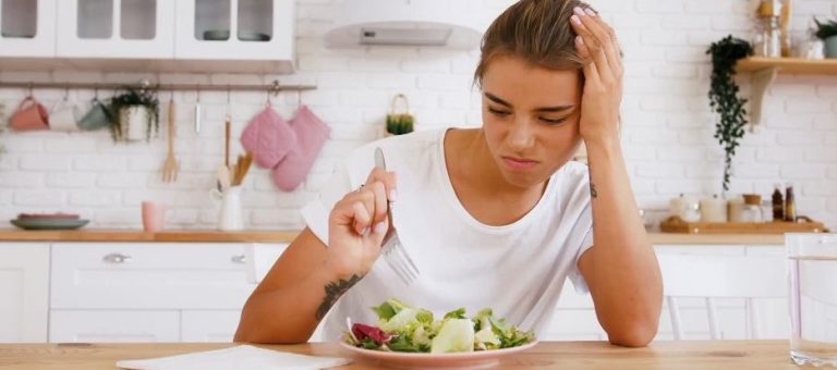 Disturbi del comportamento alimentare, ne soffrono 3 milioni di italiani Disturbi del comportamento alimentare, ne soffrono 3 milioni di italiani