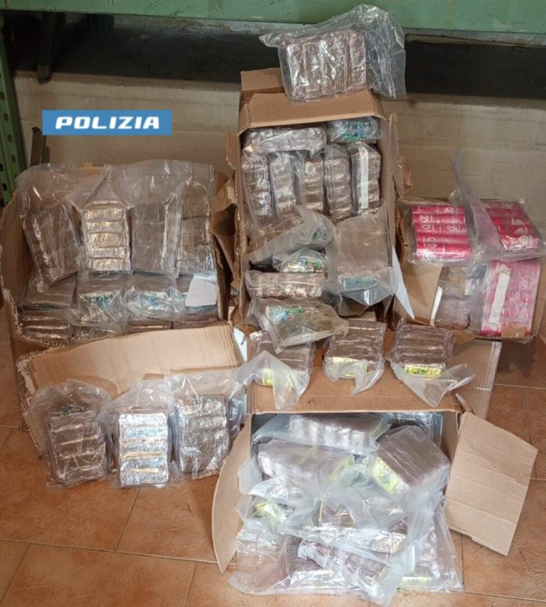 Arrestato a Palermo corriere della droga con 80 kg di hashish Arrestato a Palermo corriere della droga con 80 kg di hashish