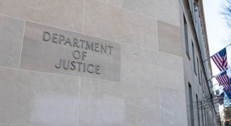 Trump licenzia i procuratori che hanno indagato su di lui