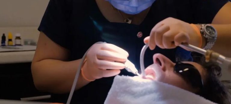 L’implantologia dentale e i rischi di rivolgersi all’estero