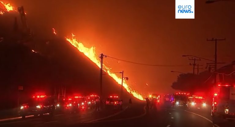 Inferno di fuoco a Los Angeles: stato d’emergenza e 30mila evacuati