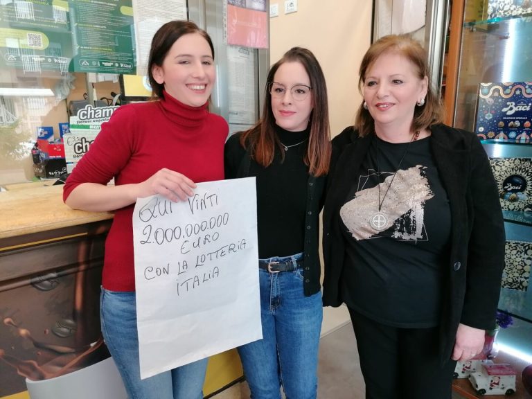 Festa a Palermo, vinti 2 mln della Lotteria Italia in una pasticceria: “Siamo felici”