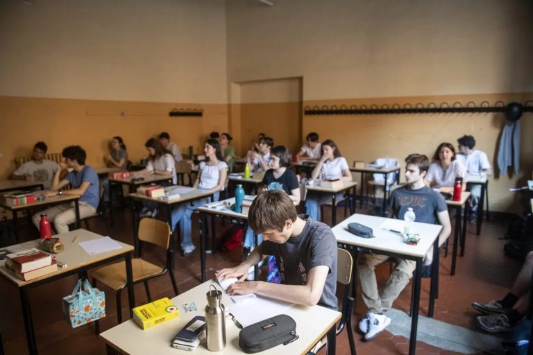 Maturità, per 2^ prova latino al Classico e matematica allo Scientifico Maturità, per 2^ prova latino al Classico e matematica allo Scientifico