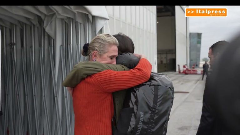 Il momento dell’arrivo di Cecilia Sala a Ciampino dopo la liberazione