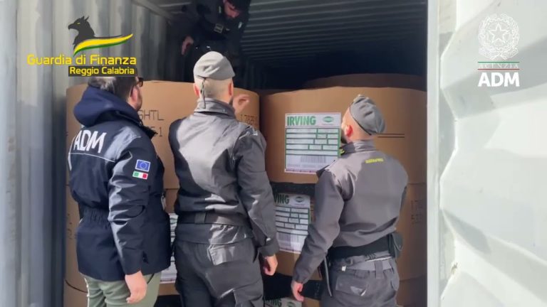 Droga, maxi-sequestro di cocaina a Gioia Tauro