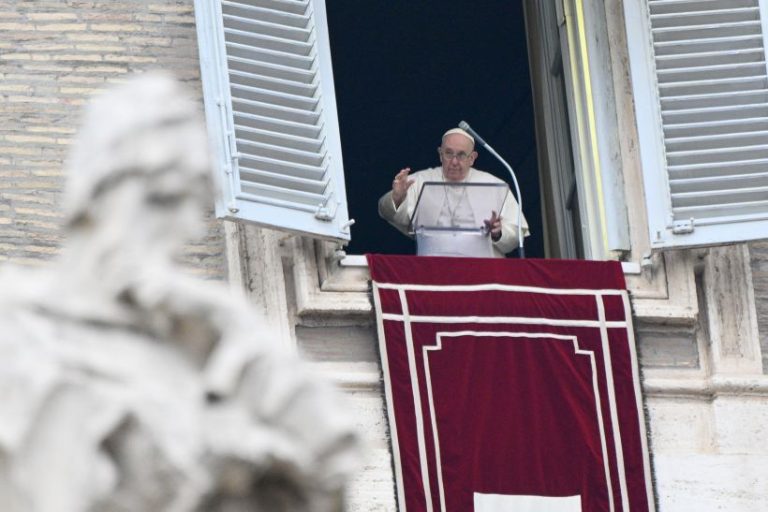 Papa: “Rispettare tregua a Gaza e giungere a soluzione per due Stati”