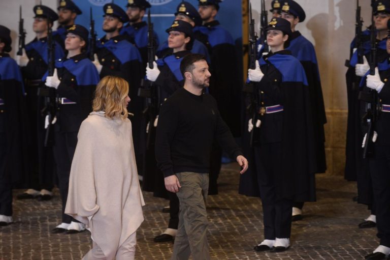 Zelensky: “Grati all’Italia per il sostegno alla nostra difesa aerea”