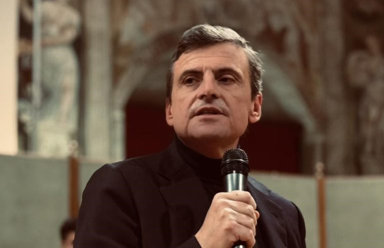 Calenda: “Trump e Musk minacciano l’Europa, serve una risposta dura”