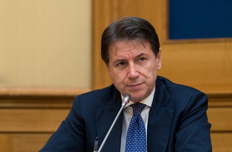 Conte: “Trump mette i dazi e fa un video allucinante, Meloni dove sei?”