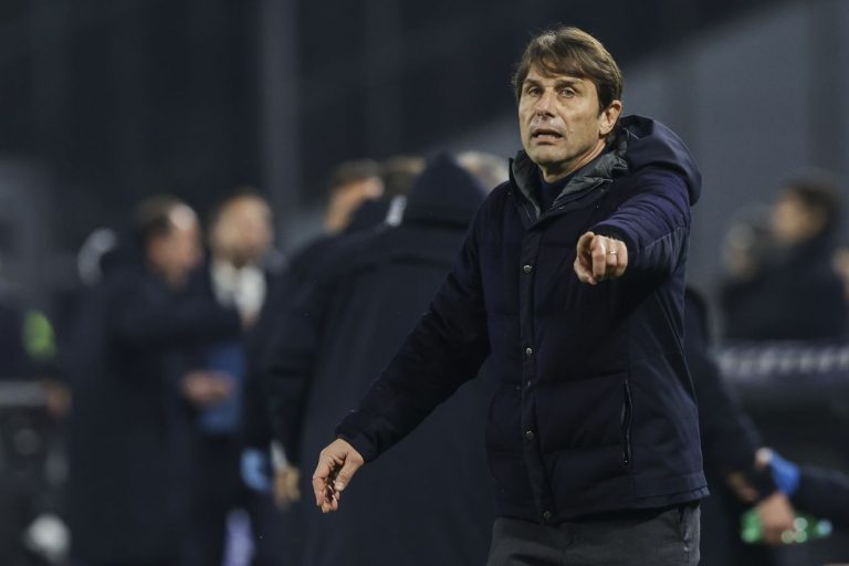 Napoli, Conte: “Roma cresciuta tanto. Mercato? Lavoro con quelli che ho”