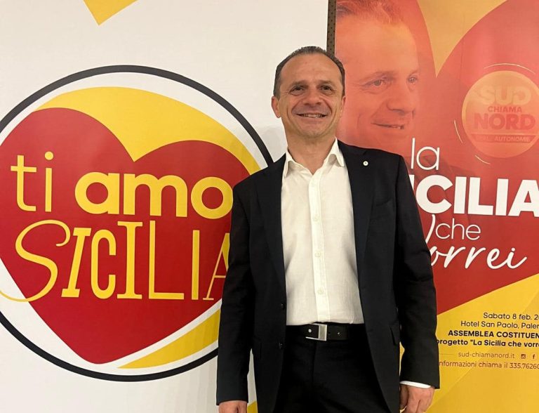 Lo scivolone di De Luca: Taormina non è una “consolazione” ma un privilegio