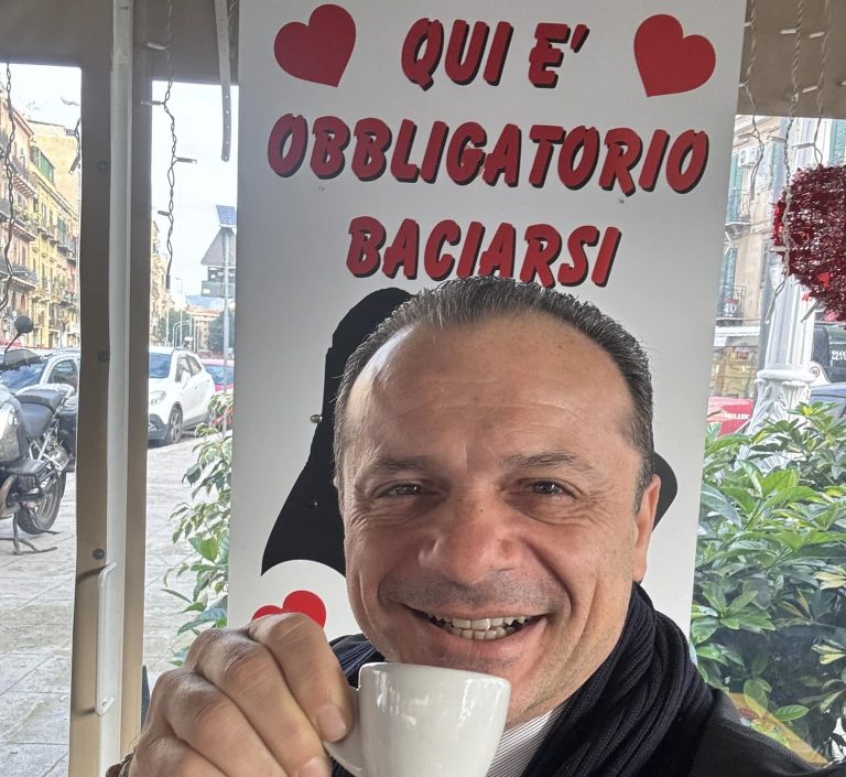 Il sindaco: “Fate l’amore a Taormina per San Valentino, c’è ancora qualche posto letto…”