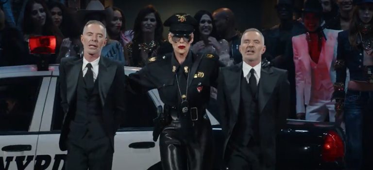 Dsquared2, che show per i 30 anni! Sfilata stellare e Brigitte Nielsen li arresta. Sarà festa anche a Taormina (VIDEO) Dsquared2, che show per i 30 anni! Sfilata stellare e Brigitte Nielsen li arresta. Sarà festa anche a Taormina (VIDEO)