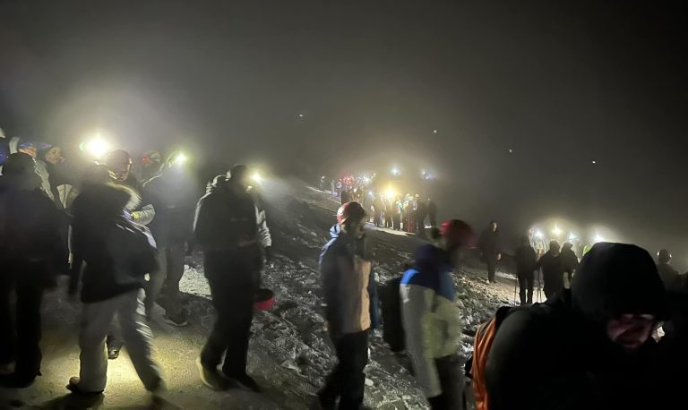 Etna come Roccaraso, invasione sul vulcano. Protezione Civile: “Grande afflusso, strade intasate”