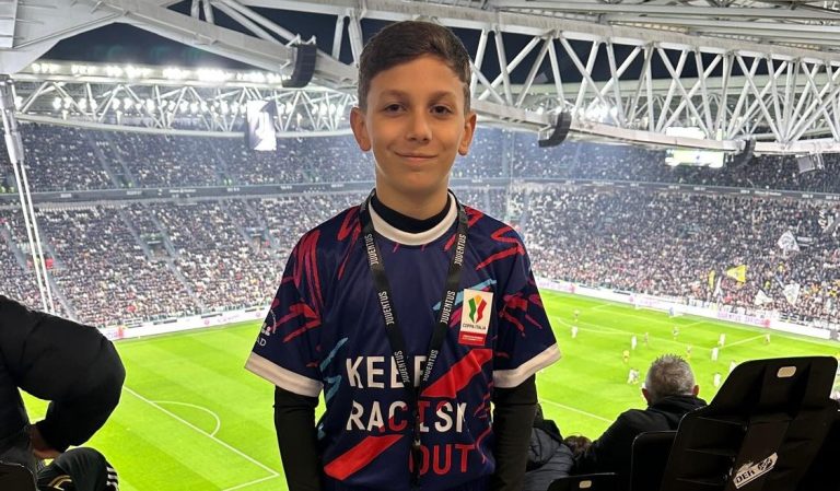 Il taorminese Marco Spina (10 anni) in campo con i campioni della Juventus