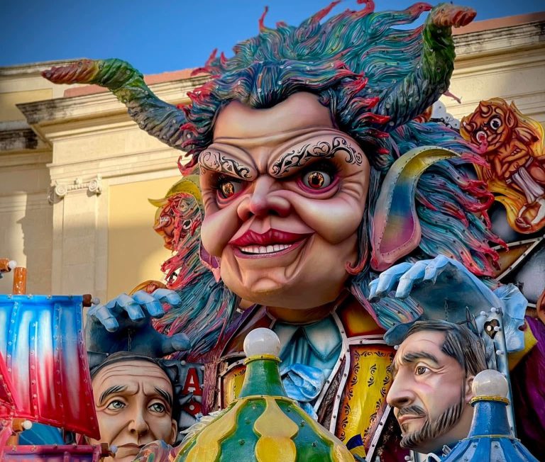 Carnevale di Acireale 2025: grande successo di pubblico per l’avvio della kermesse